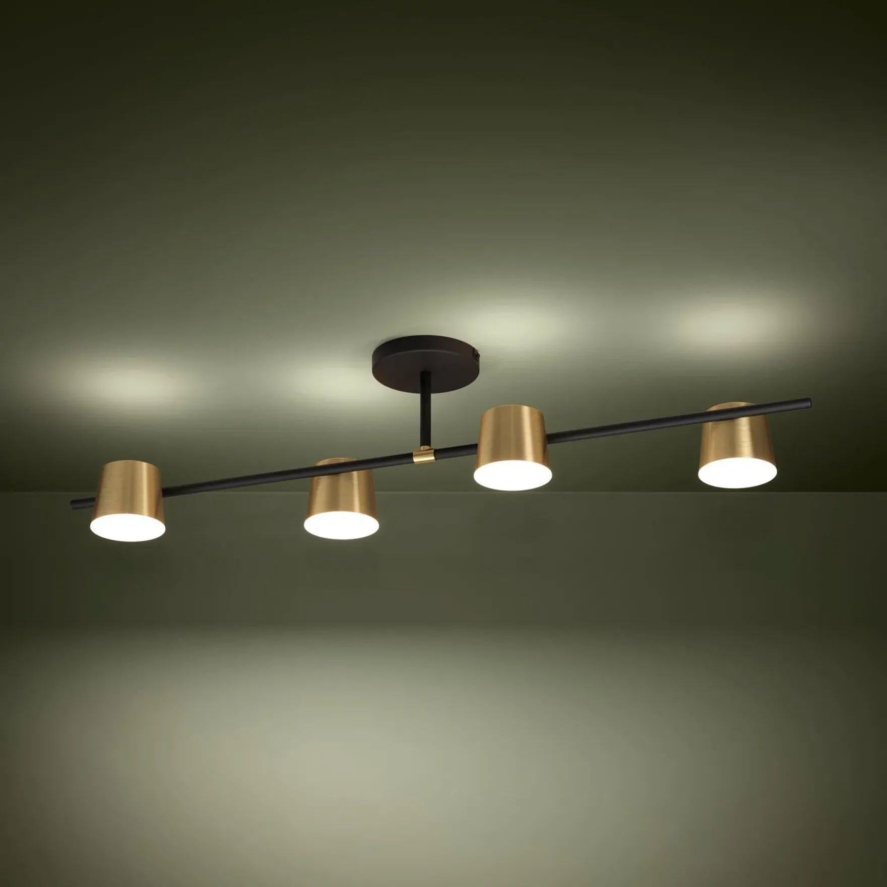 Altamira 4-lys taklampe sort/messing