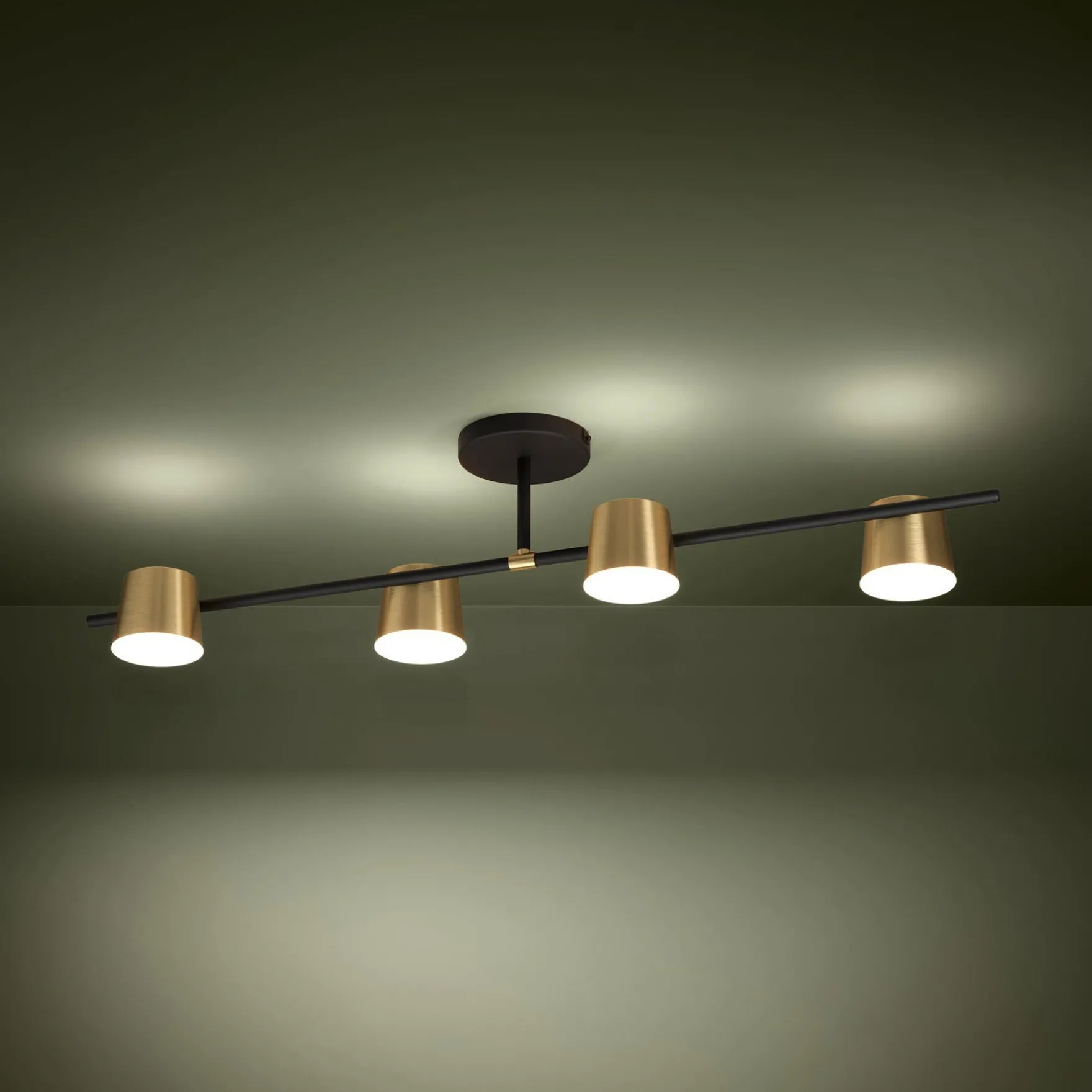 Altamira 4-lys taklampe sort/messing