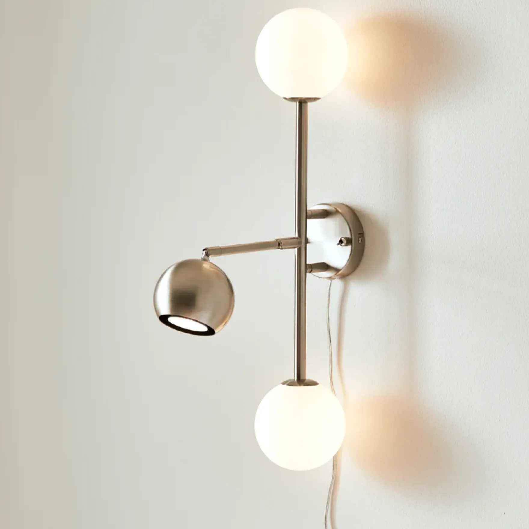 Beside 3-lys vegglampe stål/opal