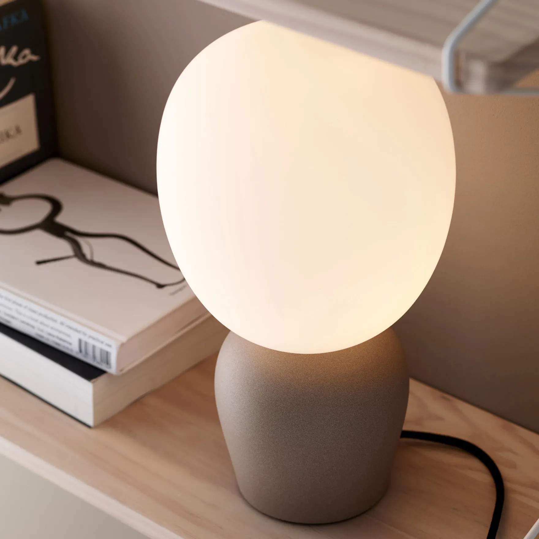 Buddy bordlampe sand/opal