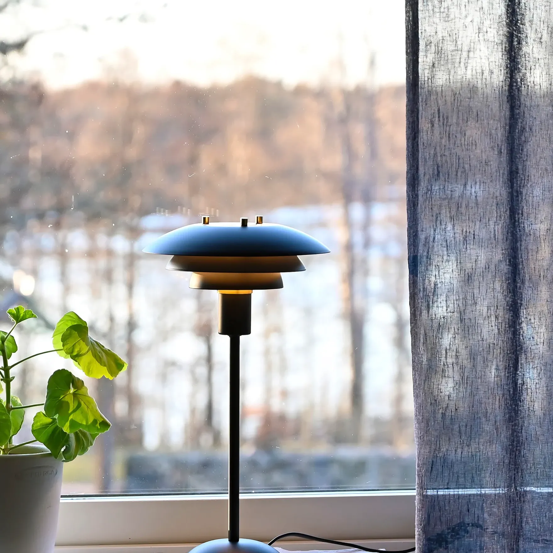 Epsilon bordlampe liten sort