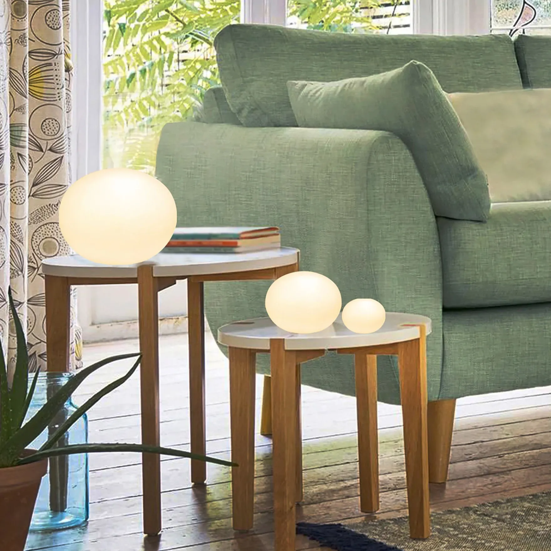 Globus bordlampe 13cm opal