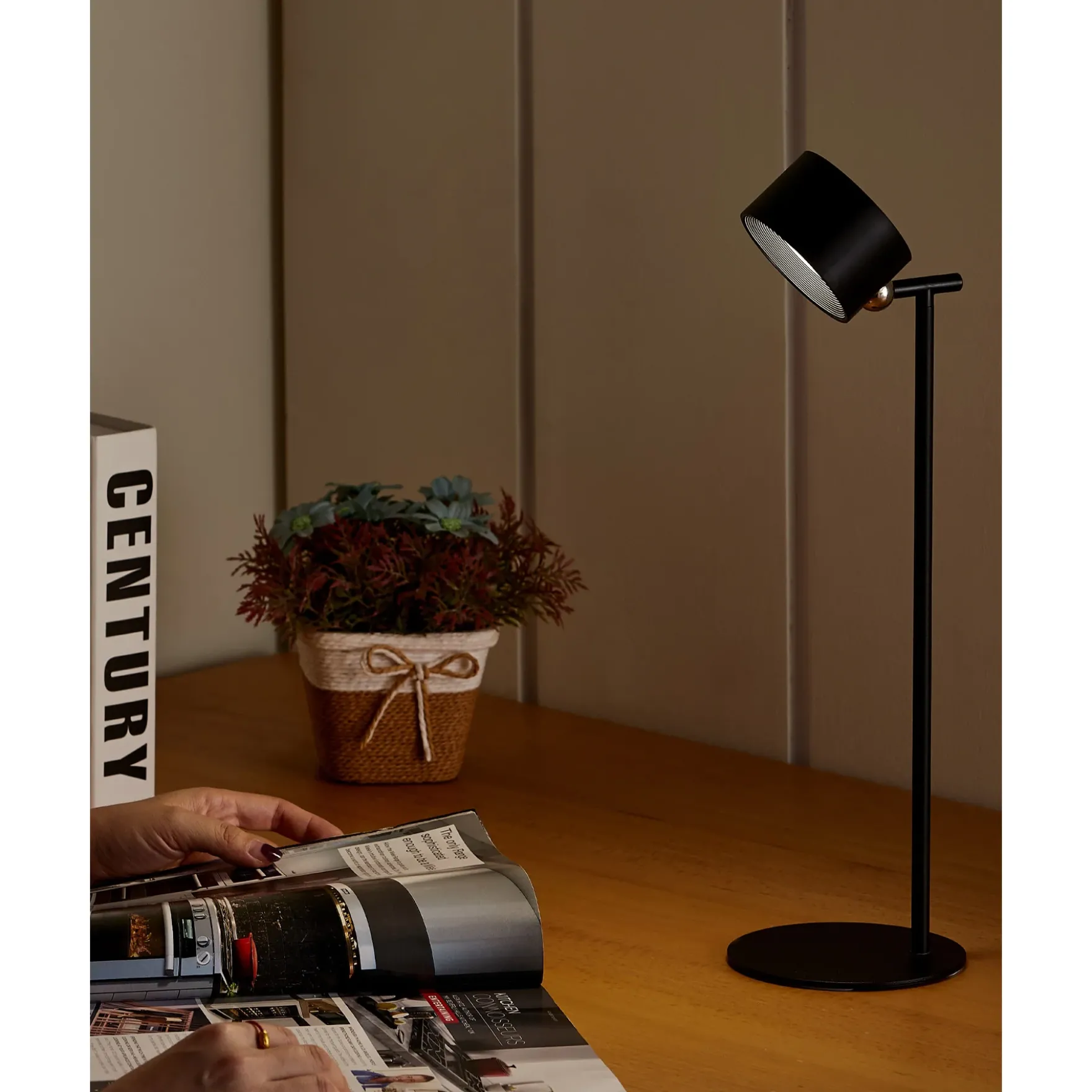 Magneto LED bord-/vegglampe ladbar sort 3-step dim