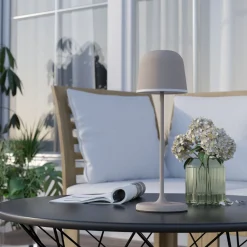 Mannera bordlampe oppladbar sand