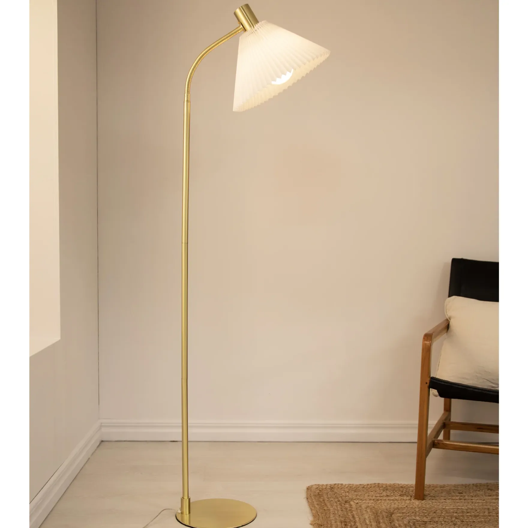 Mira gulvlampe messing/hvit