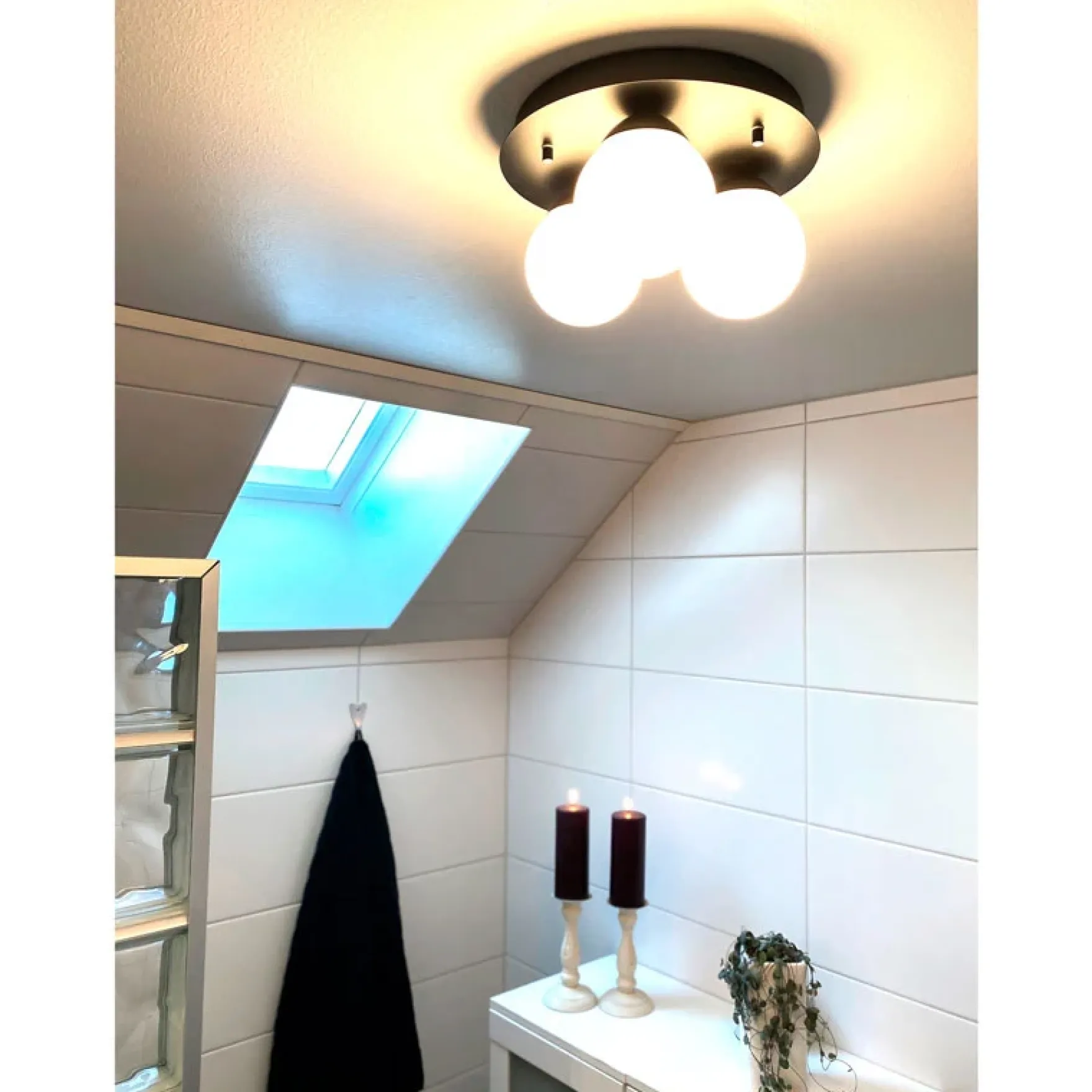 Nicosia 3-lys plafond IP44 sort/opal