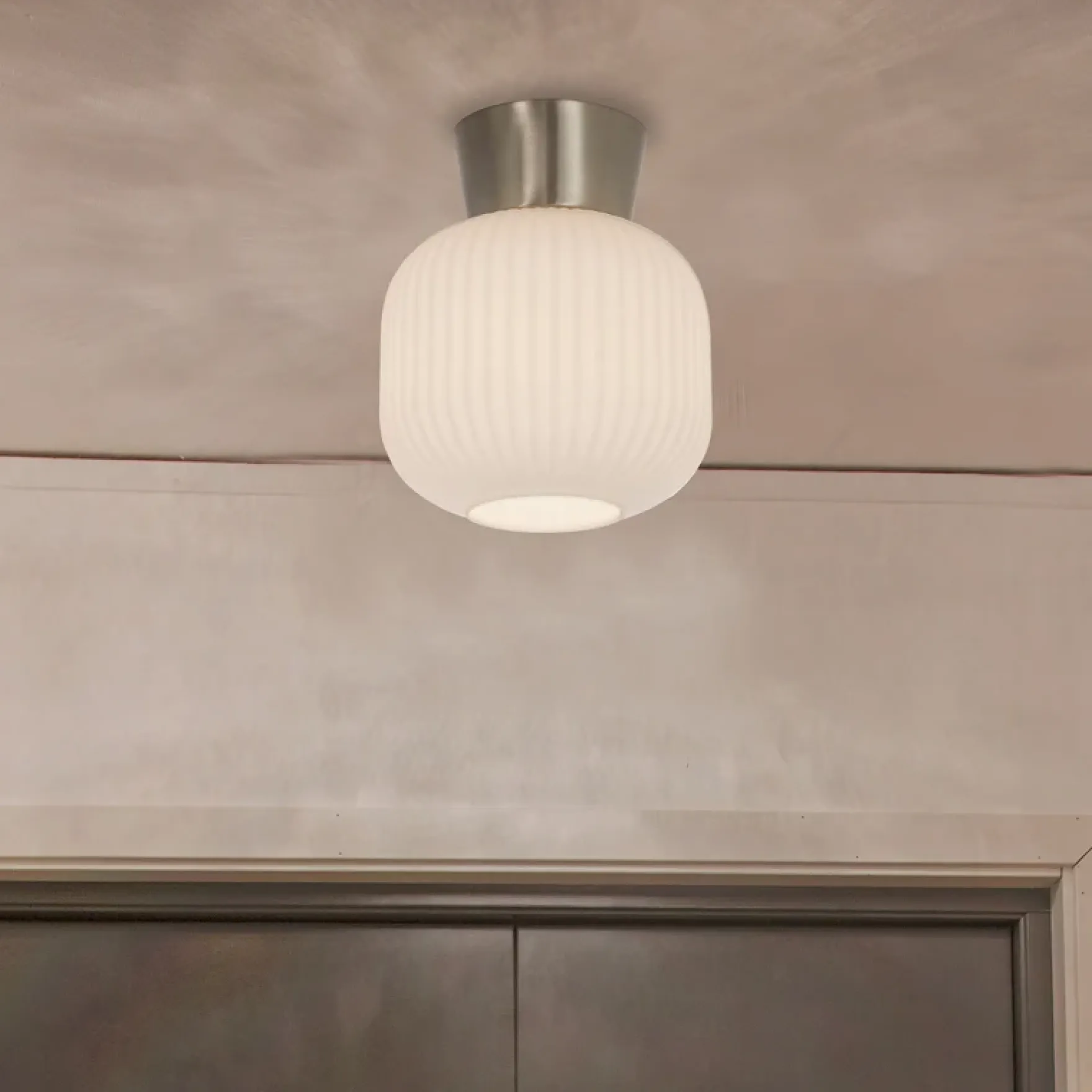 Vanja takplafond stål/opal